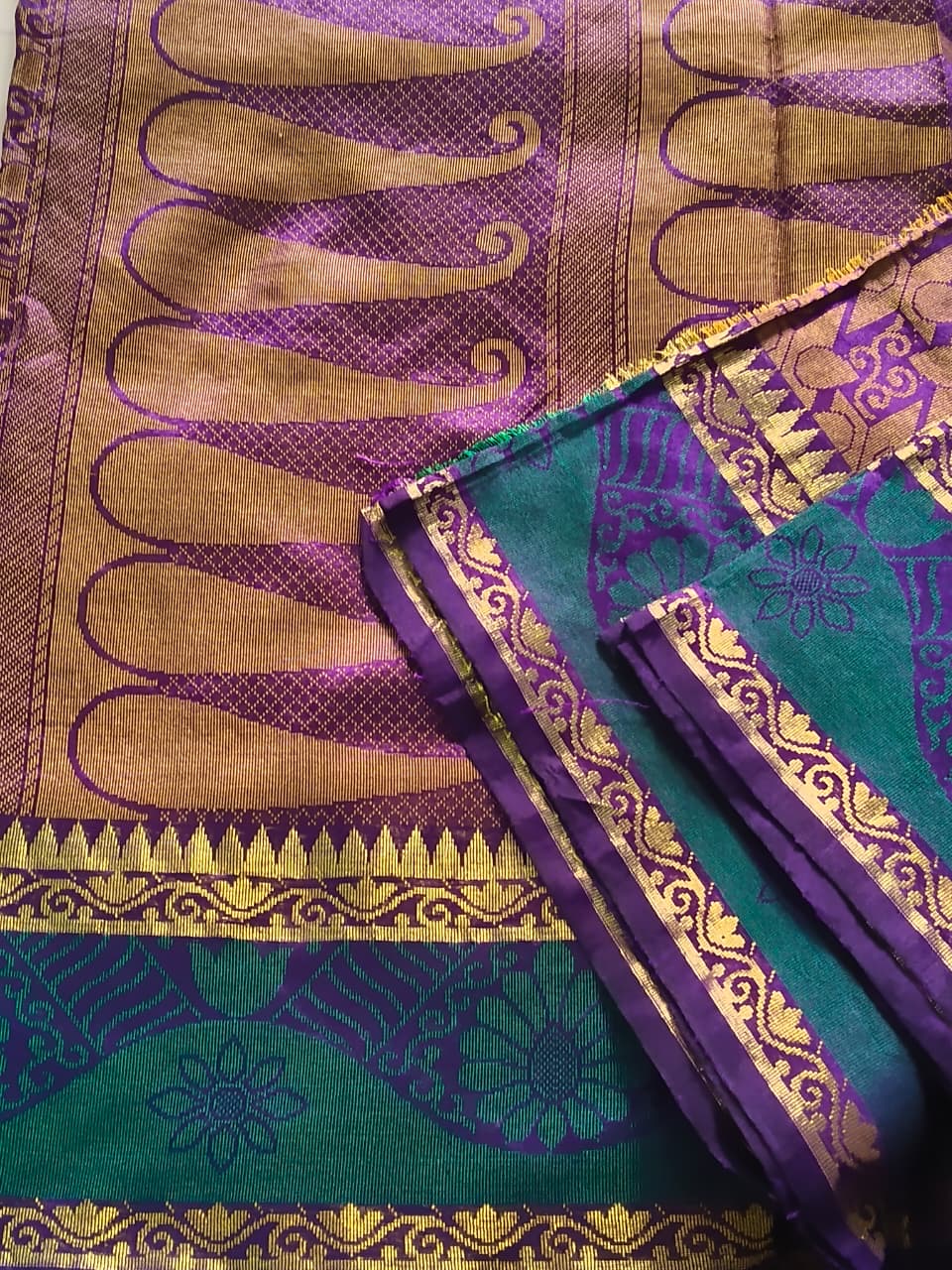 Luminous Dual-Tone Purple and Green Silk Cotton Woven Saree with Zari Motifs