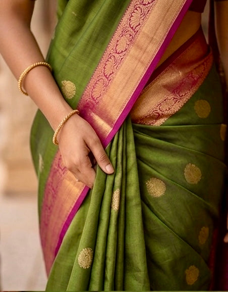 Verdant Elegance - Handwoven Kanjivaram Silk