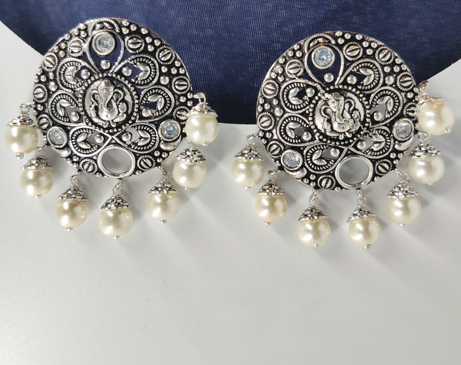 Bappa earrings with Pearl drops