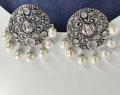 Bappa earrings with Pearl drops