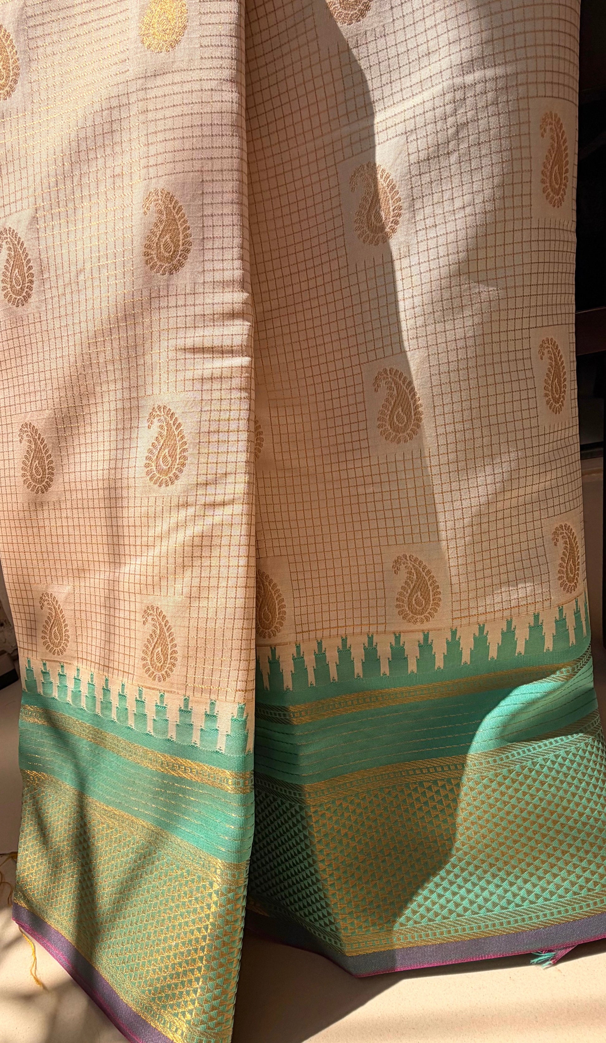 Offwhite n teal Korvai