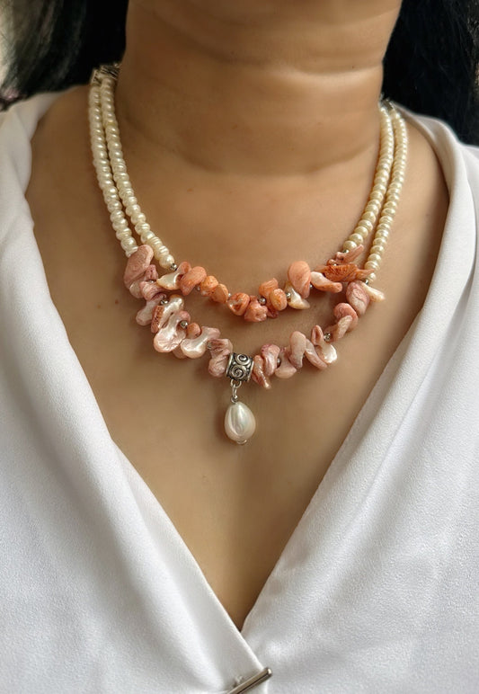 Double layered pearl neckpiece