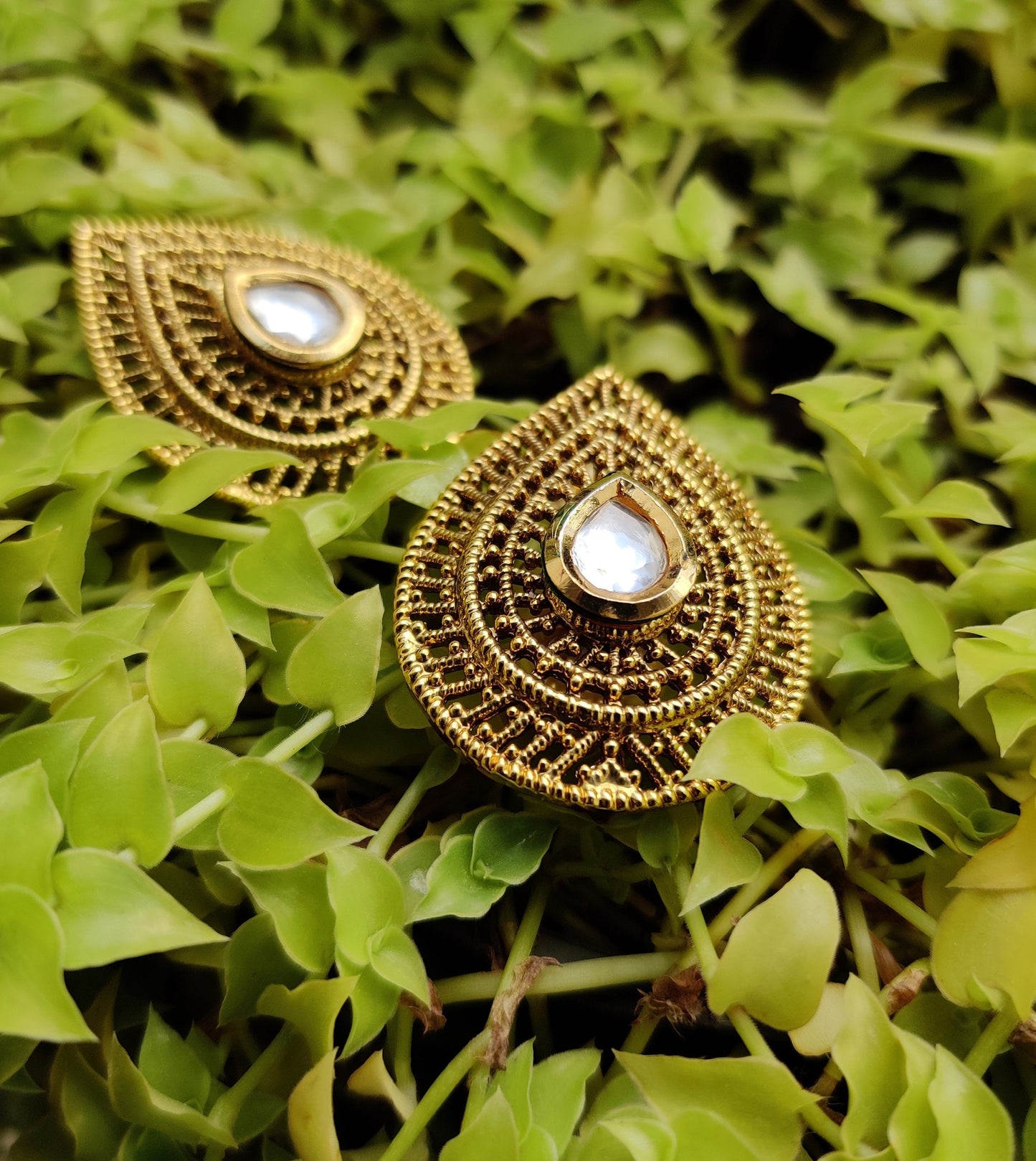Grand gold kundan studds