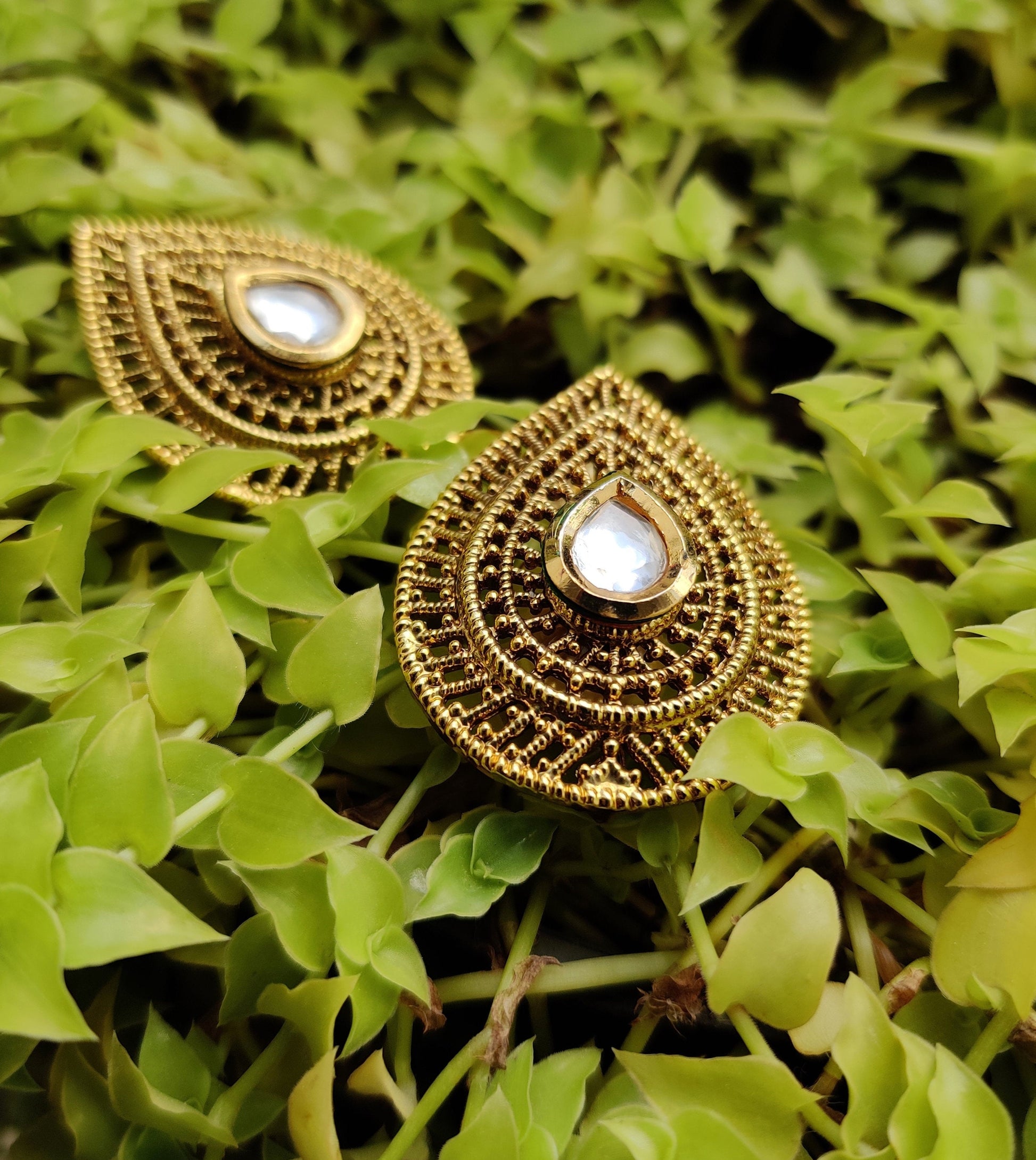 Grand gold kundan studds
