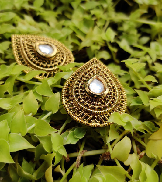 Grand gold kundan studds