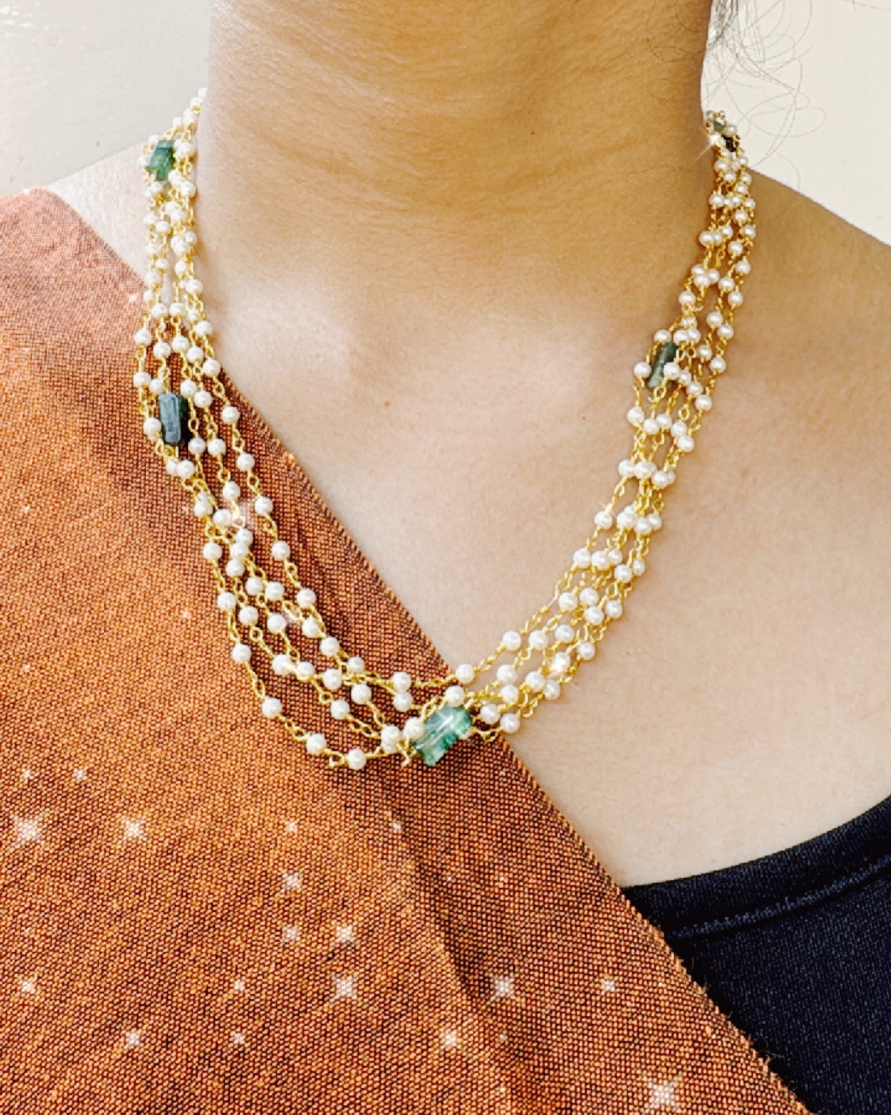 Multiline pearls with uncut jade stones