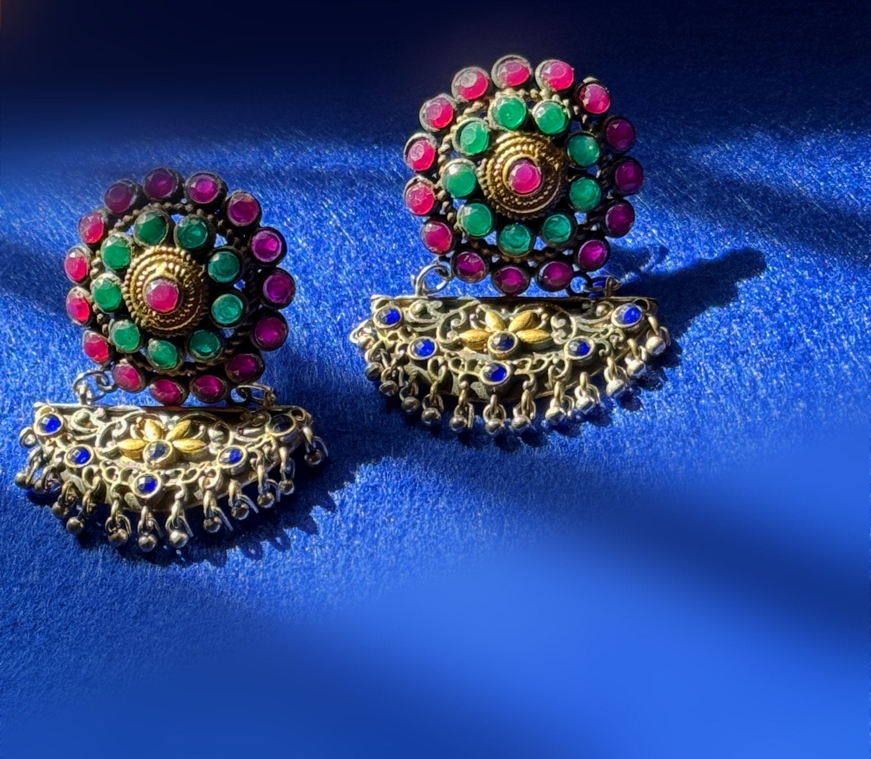 Antique round earrings