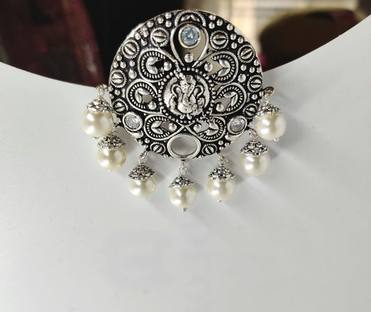 Bappa earrings with Pearl drops