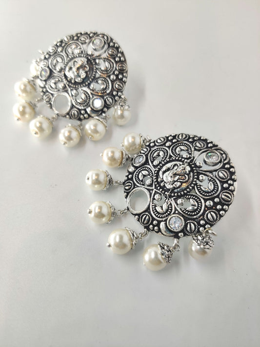 Bappa earrings with Pearl drops