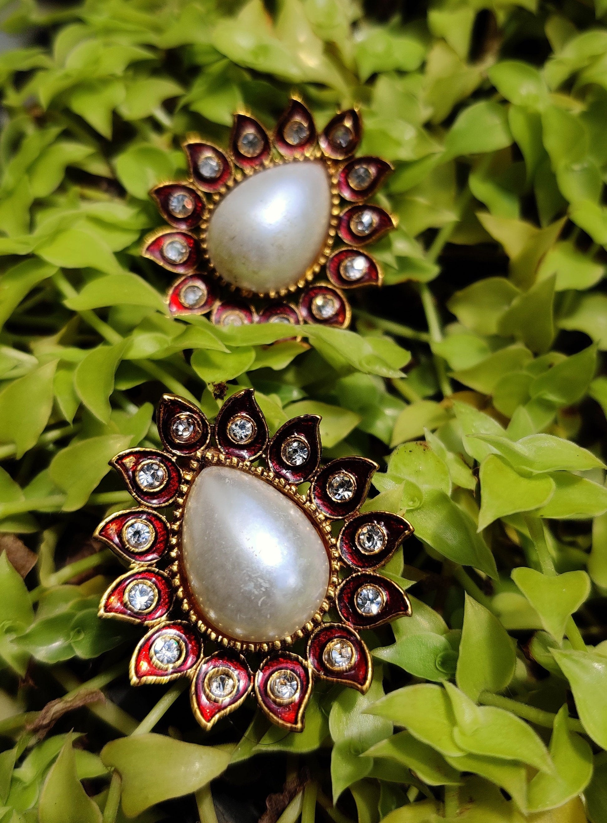 Grand Minakari studs