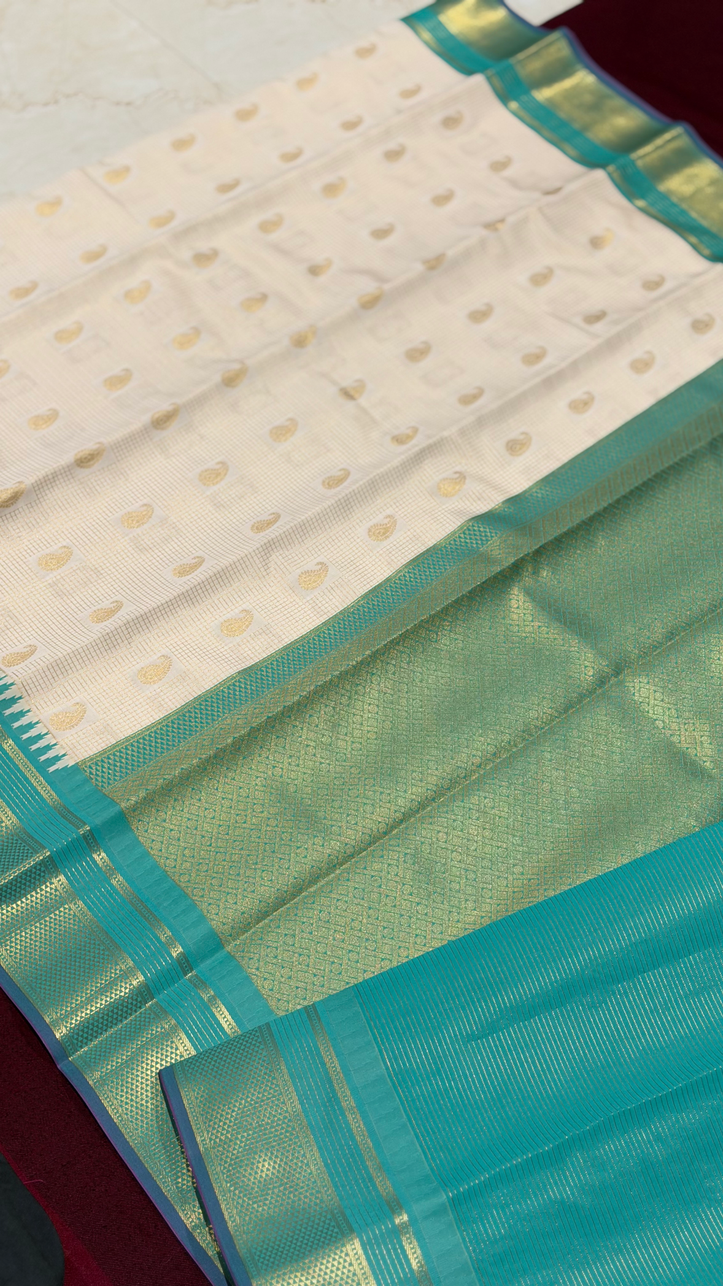 Offwhite n teal Korvai