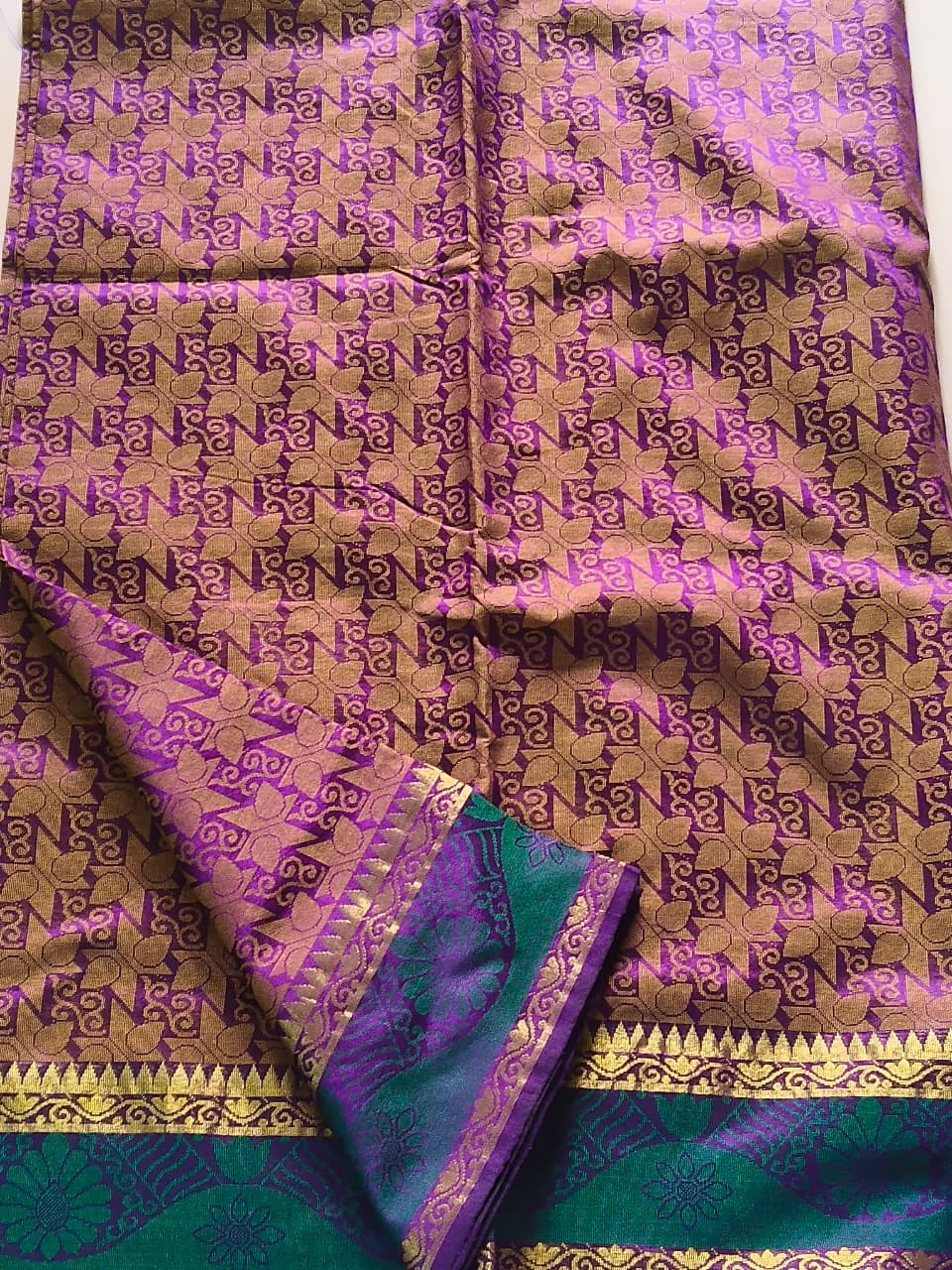 Luminous Dual-Tone Purple and Green Silk Cotton Woven Saree with Zari Motifs