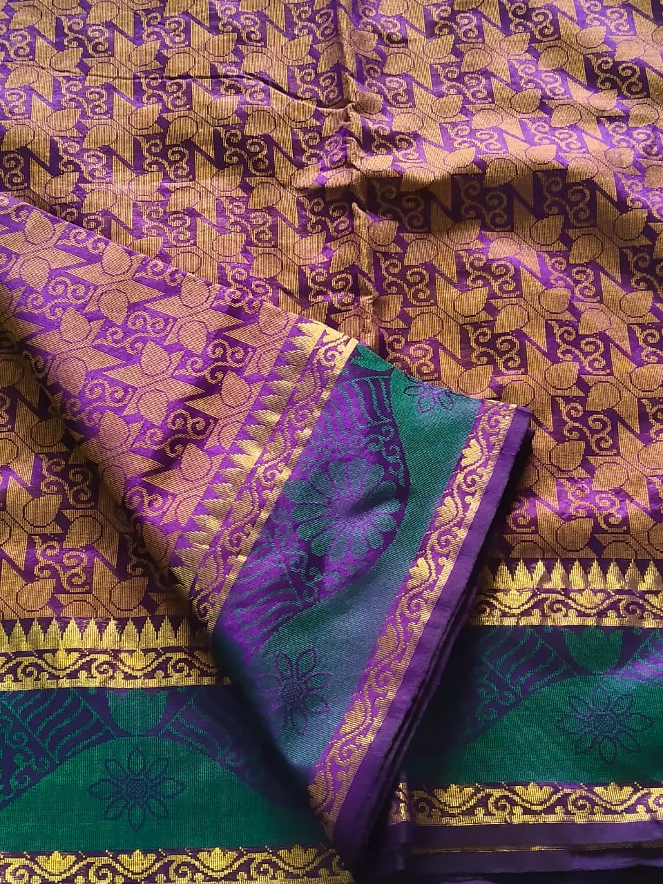 Luminous Dual-Tone Purple and Green Silk Cotton Woven Saree with Zari Motifs