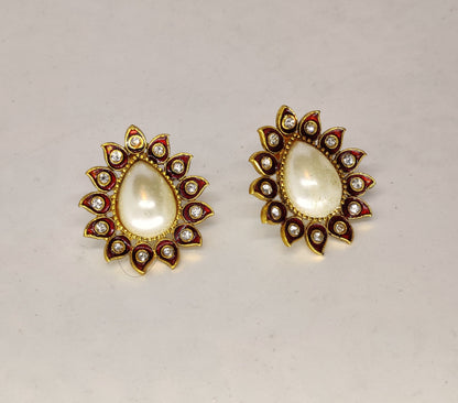 Grand Minakari studs