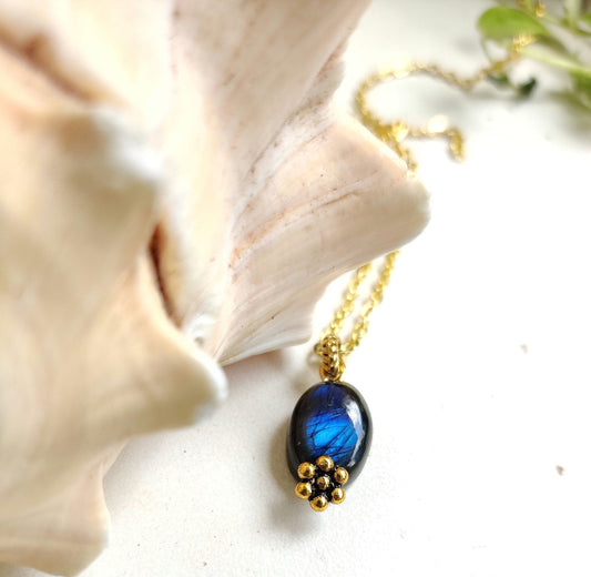Rainbow moonstone pendant with chain
