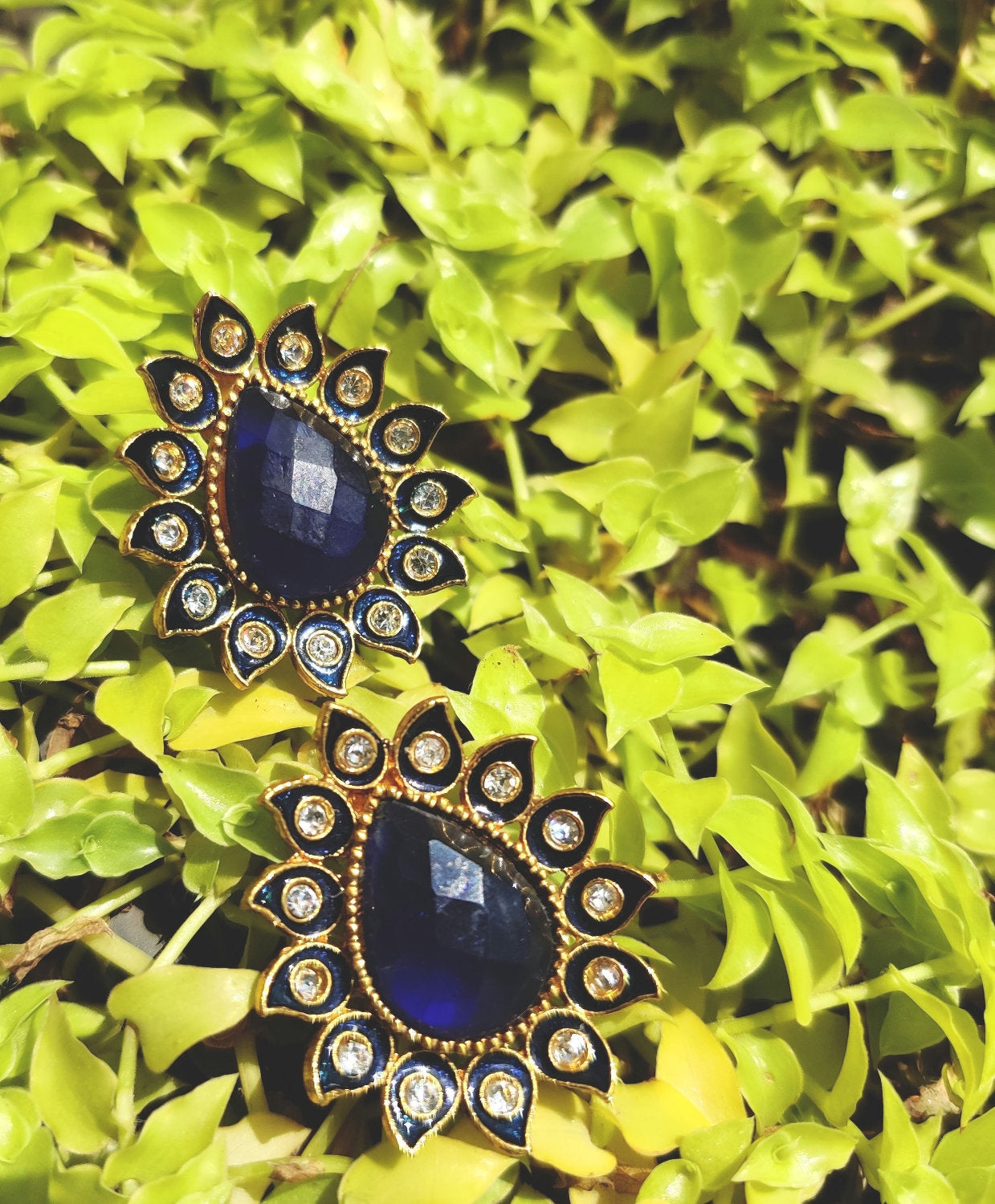 Grand Minakari studs