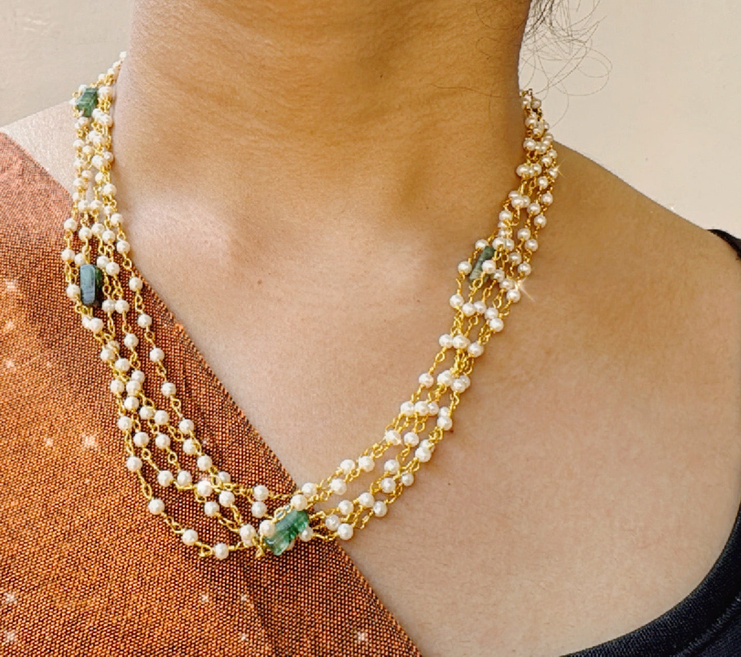 Multiline pearls with uncut jade stones