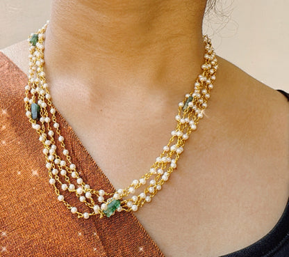 Multiline pearls with uncut jade stones