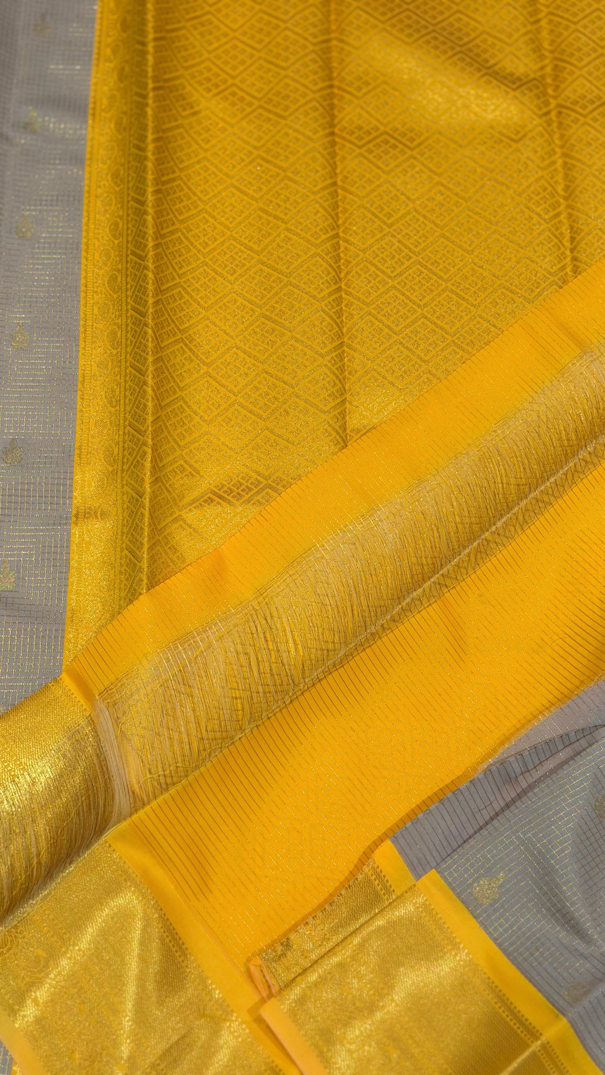 Grey n Yellow Korvai