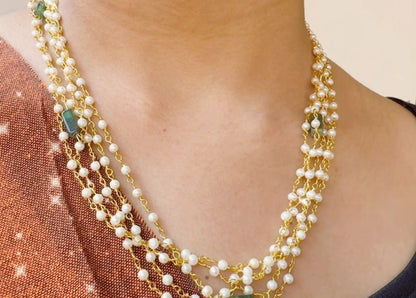 Multiline pearls with uncut jade stones