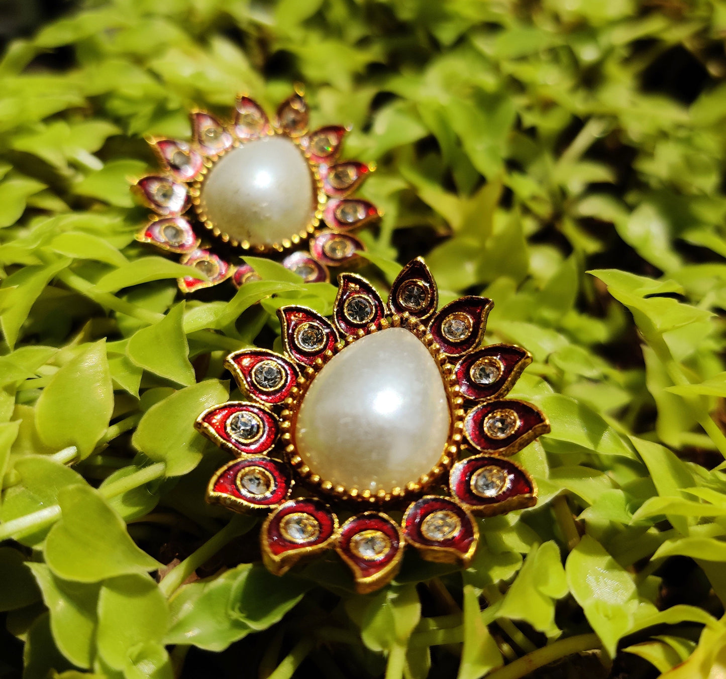 Grand Minakari studs